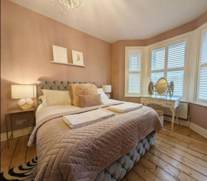 'Above & Beyond' Victorian Semi with secluded garden close to the beach